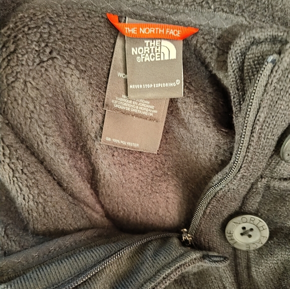 North Face women's hooded quarter zip pullover sweater, size medium, black - Picture 4 of 7